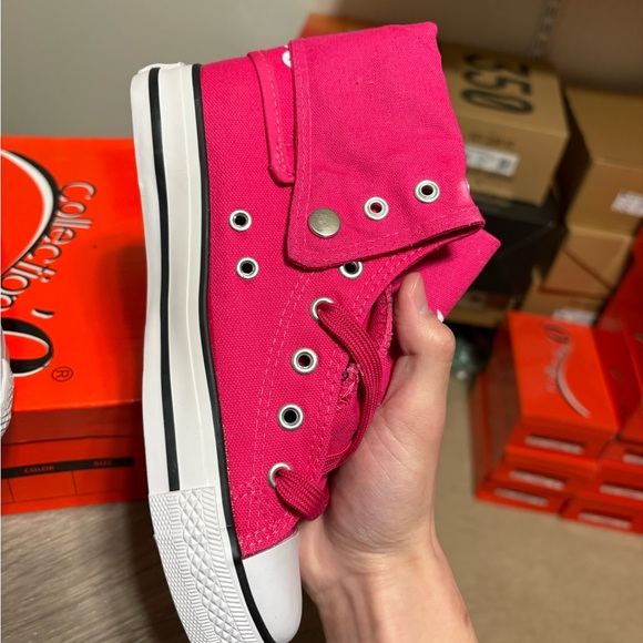 Size 8 girls - Fuchsia Pink Collection’0 High Top Sneakers - Picture 3 of 7